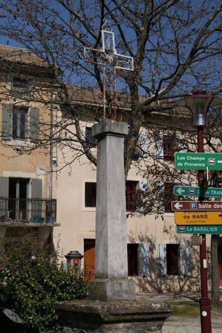 Croix  place de la Fontaine