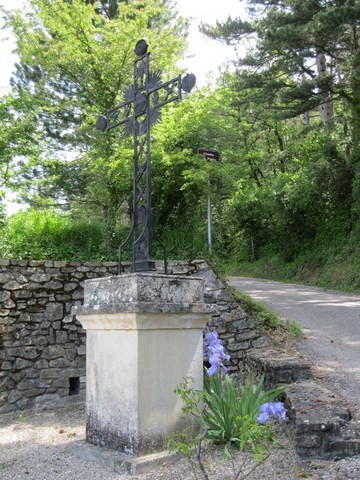 Croix chemin de Pierry