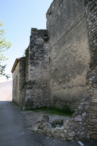 Les remparts de La-Garde-Adhémar