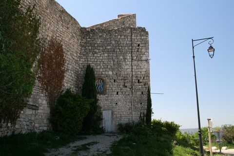 Les remparts de La-Garde-Adhémar