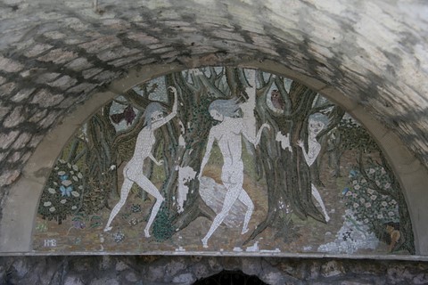 Détail de la fresque au fond de la fontaine