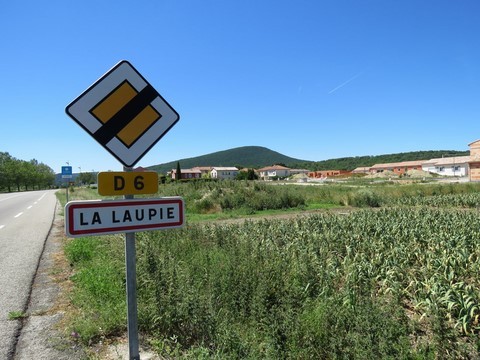 Aujourd'hui, par cette belle journée estivale, je vous emmène au village de La Laupie 