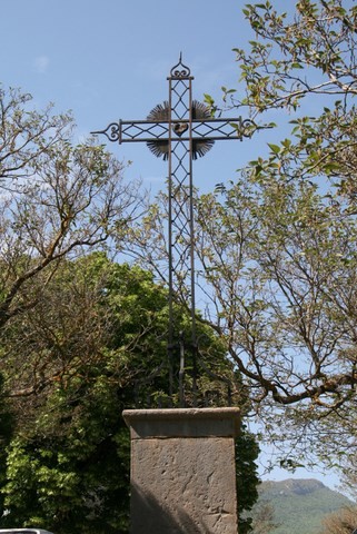 La-Motte-Chalancon_Croix de mission près de l'église