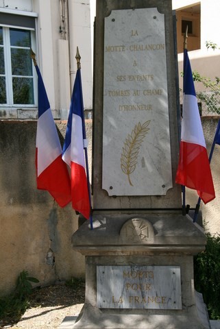 La-Motte-Chalancon_Monument aux morts