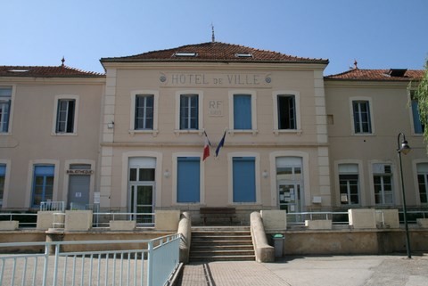 La Motte-Chalancon_L'Hôtel de Ville, la Bibliothèque et l'école communale