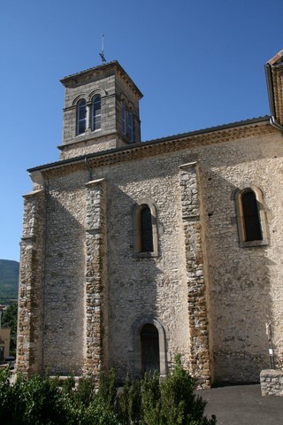 L'église Saint-Étienne vue de côté