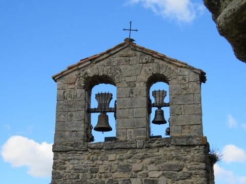 Le clocher aux deux arcades de l'Eglise Saint-Pierre et Saint-Paul