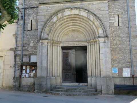 Entrée de l'église Très Saint Coeur de Marie réalisée en 1860 par souscription