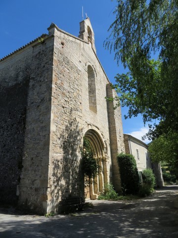 Eglise ND de Calma du XIIème siècle, de style roman située hors du village, monument historique en 1875
