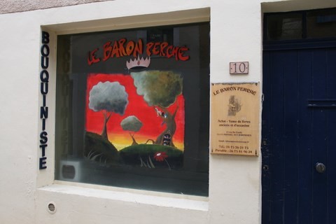 Le Baron Perché, bouquiniste rue De Gaule à Mirabel-aux-Baronnies