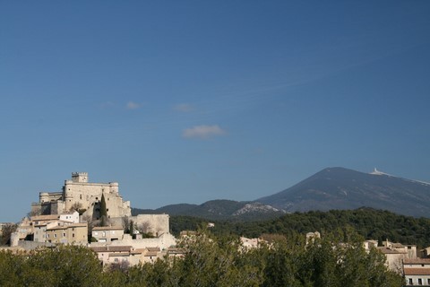 Le château et le Mont Ventoux vus depuis la chapelle