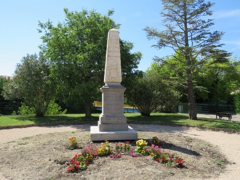 Monument à la mémoire des enfants morts de Beaumes 1870/71, 1914/18 et 1939/40