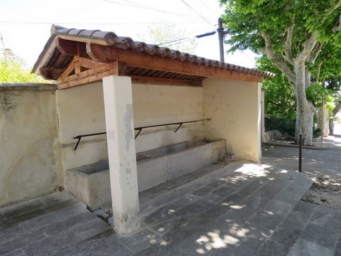 Lavoir cours Louis Pasteur près du portail neuf