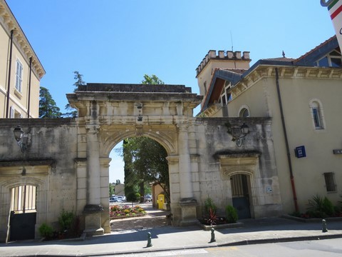 Porte d'accès au village fortifié
