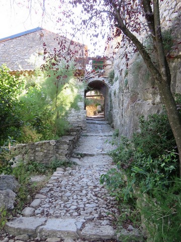 Jolie ruelle dans le vieux village