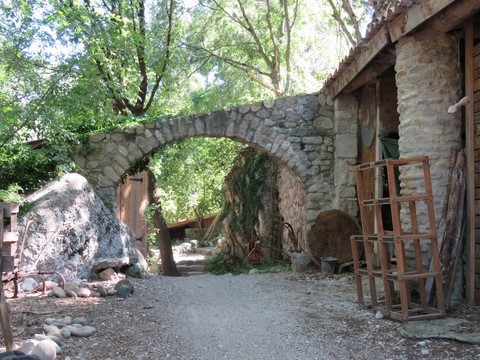Reconstruction d'une arche en pierre