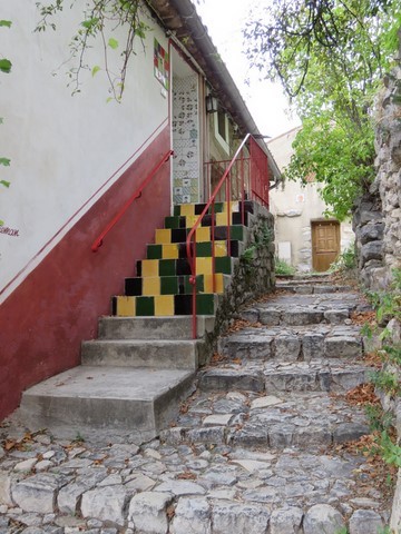 Escalier de la faïencerie rue de la Falipe (La Falipe est un vieux quartier du village de Brantes)