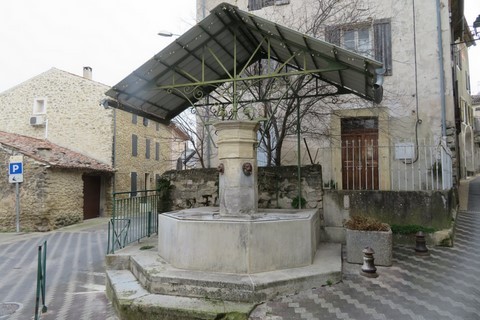 Fontaine-Lavoir des Bourgades