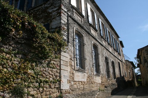 Façade de l'hôtel demeure du 18ème siècle construite par Joseph Balthazard des Laurents