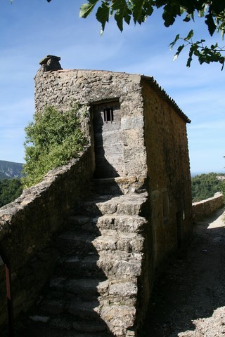 Ancienne prison rue du Portail intégrée aux défenses existantes en 1573, cet escalier constituait l'entrée du logement