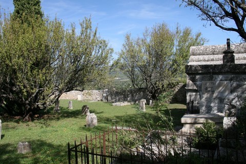 Autres monuments dans le vieux cimetière