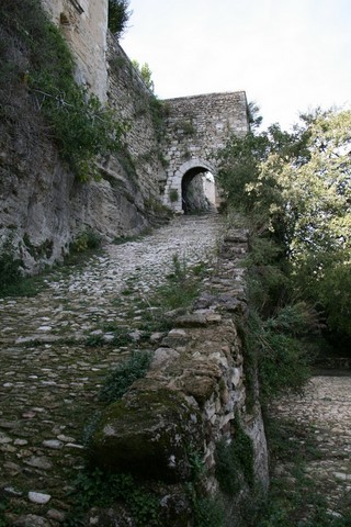 L'accès à la porte Saint-Sauveur 