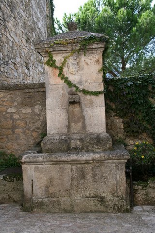 Fontaine rue Kléber Guendon située à côté de la chapelle Saint-Blaise