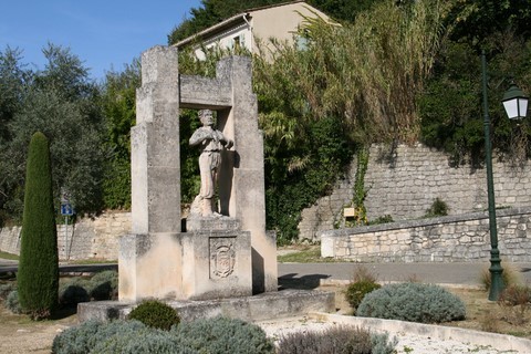 Imposant monument érigé le 21 mars 1989 à l'occasion du bicentenaire de la révolution française