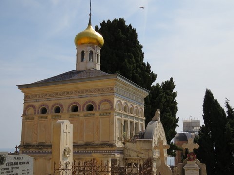 La chapelle orthodoxe russe Notre-Dame-des-Affligés, construite dans les années 1880 dans le cimetière du vieux château