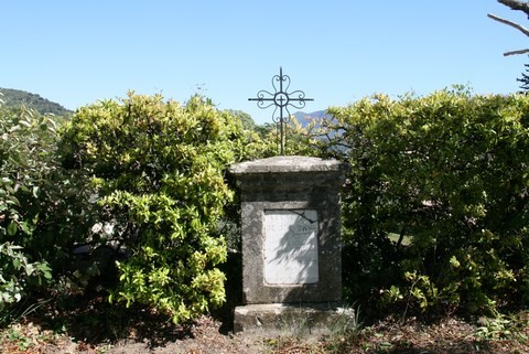 Mérindol-les-Oliviers_Monument à la mémoire de J.L. Brun décédé en 1857