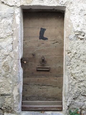La porte très ancienne de la Maison du Bottier
