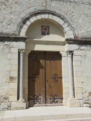 Le porche de l'église Saint-Etienne