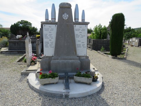 Monument aux morts des deux guerres