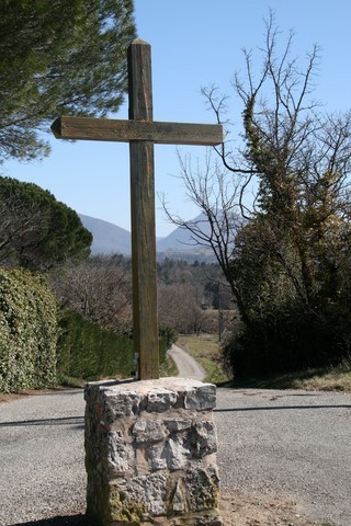 Croix située route de Fontgary