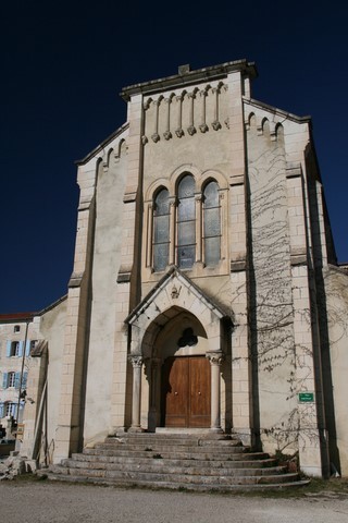 L'église Saint-Michel, désacralisée, de style néogothique