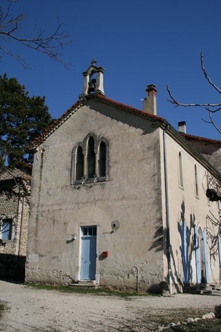 Située à l'extrémité du bâtiment, la chapelle