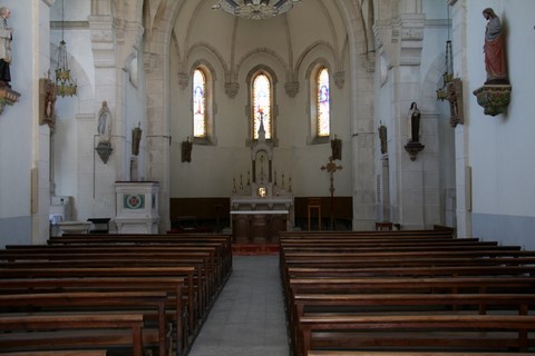 À l'intérieur de l'église