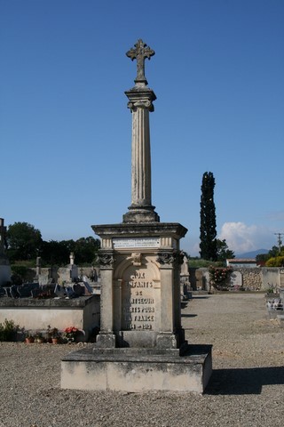 Le monument aux morts des deux guerres