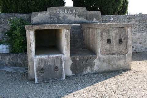 L'ossuaire du cimetière de Montségur-sur-Lauzon