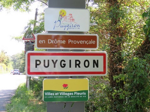 Le hasard de notre tirage au sort nous conduit aujourd'hui dans ce joli village perché de Puygiron 