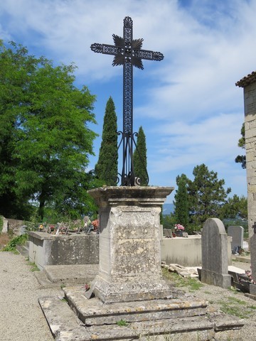 La traditionnelle croix de cimetière