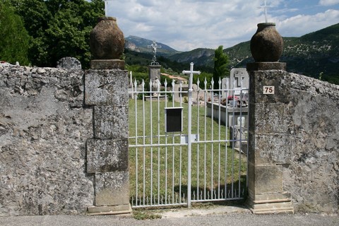 Grille d'entrée du cimetière