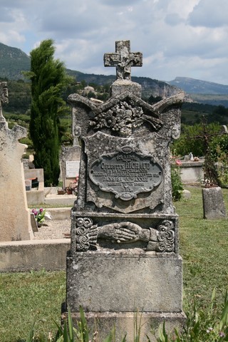 Ancien monument funéraire datant de 1911