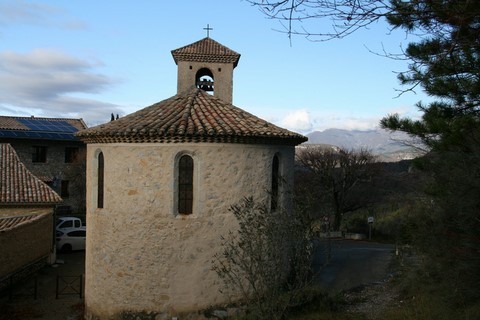 Vue arrière de l'église de Montaulieu