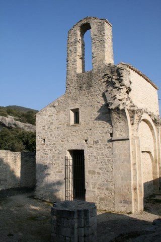 Ruines de la chapelle construite sur le site du prieuré détruit