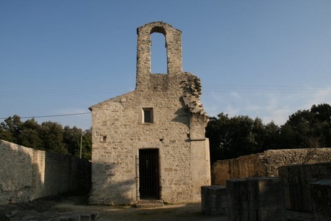 Les moines ont reconstruit cette chapelle sur les ruines du prieuré abattu fin XIVe
