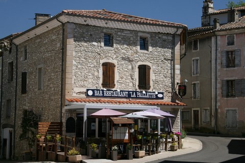 Le bar-restaurant "La Paillette" au centre du village