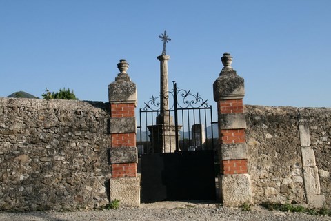 L'entrée arrière du cimetière