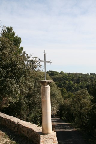 Croix à côté de la chapelle