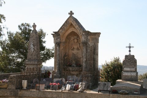 Anciennes sépultures au cimetière